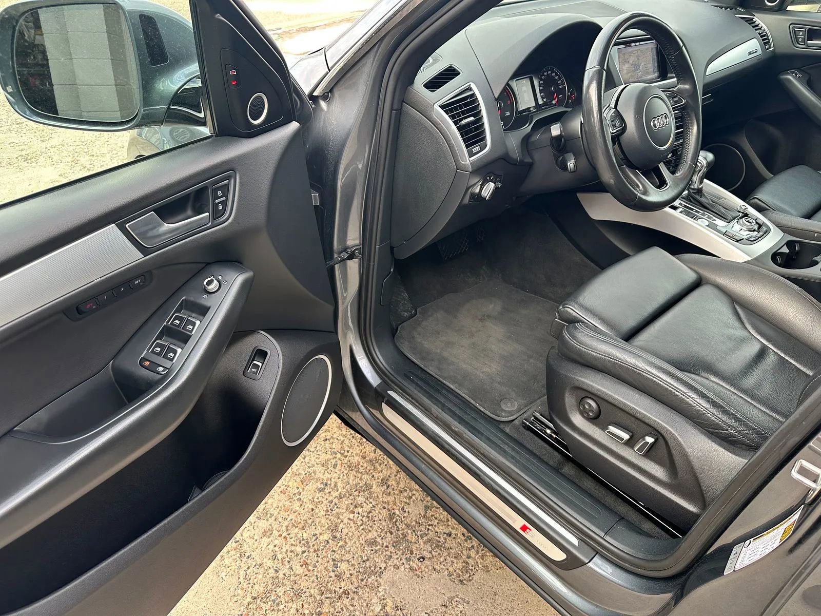Used 2017 Audi Q5 2.0T Premium Plus w/ Technology Package AWD/4WD image 9