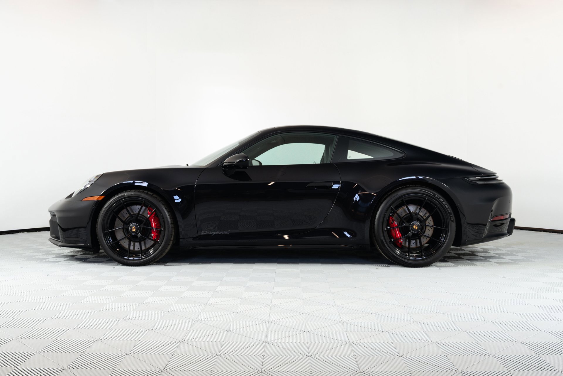 Used 2025 Porsche 911 Carrera GTS image 4