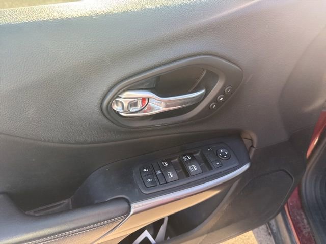 Used 2019 Jeep Cherokee Limited AWD/4WD image 9