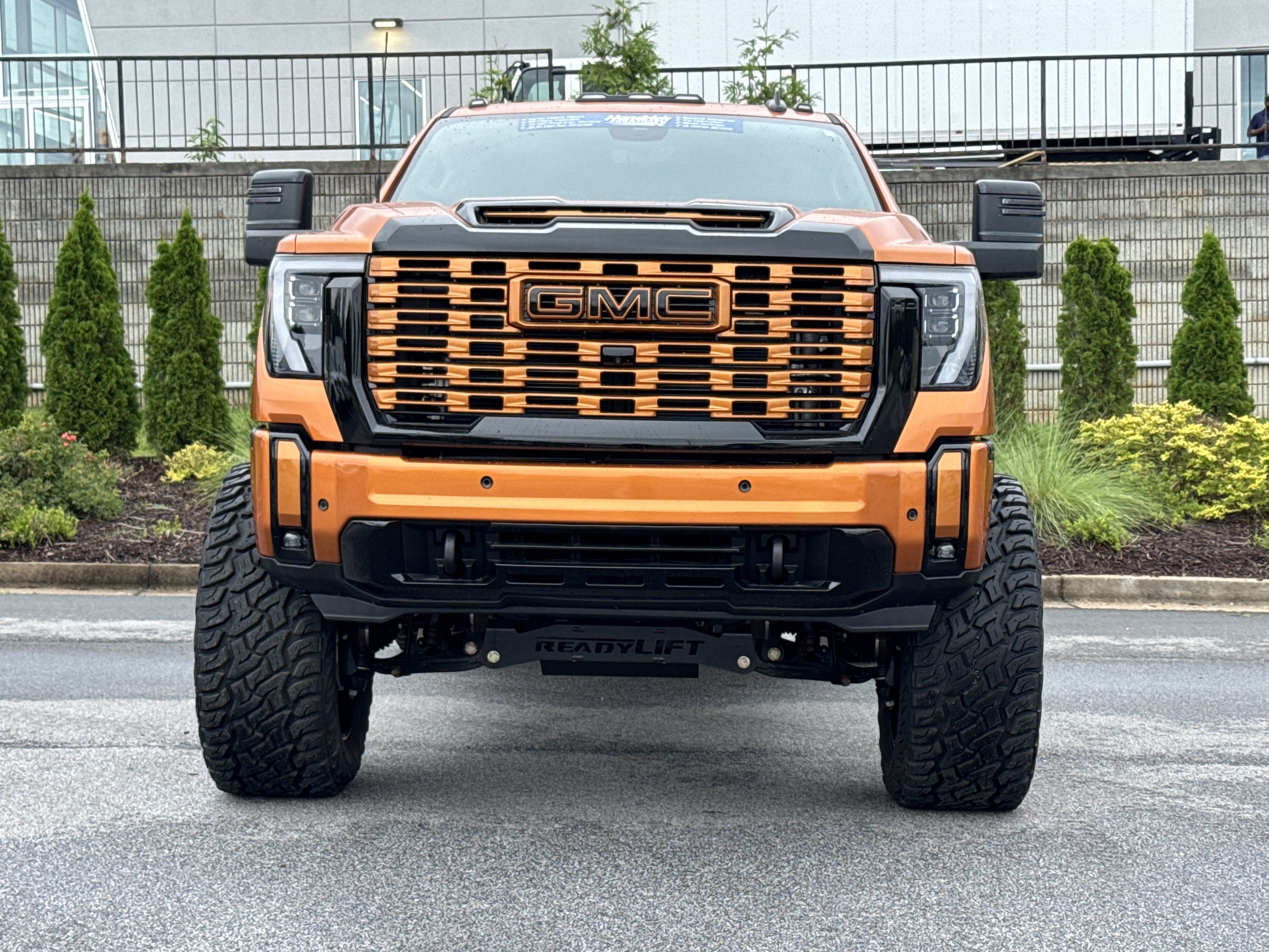 Used 2024 GMC Sierra 2500 Denali w/ Denali Reserve Package AWD/4WD image 3