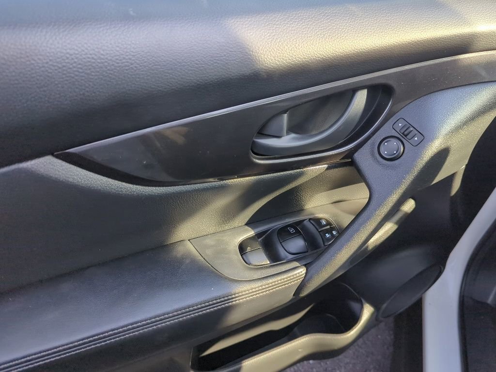 Used 2020 Nissan Rogue S FWD image 8