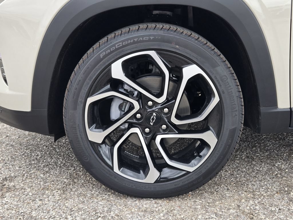 New 2026 Chevrolet Trax RS w/ Sunroof Package FWD image 14