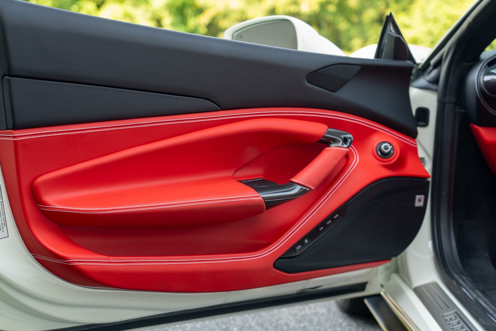 Used 2022 Ferrari F8 Tributo RWD image 31