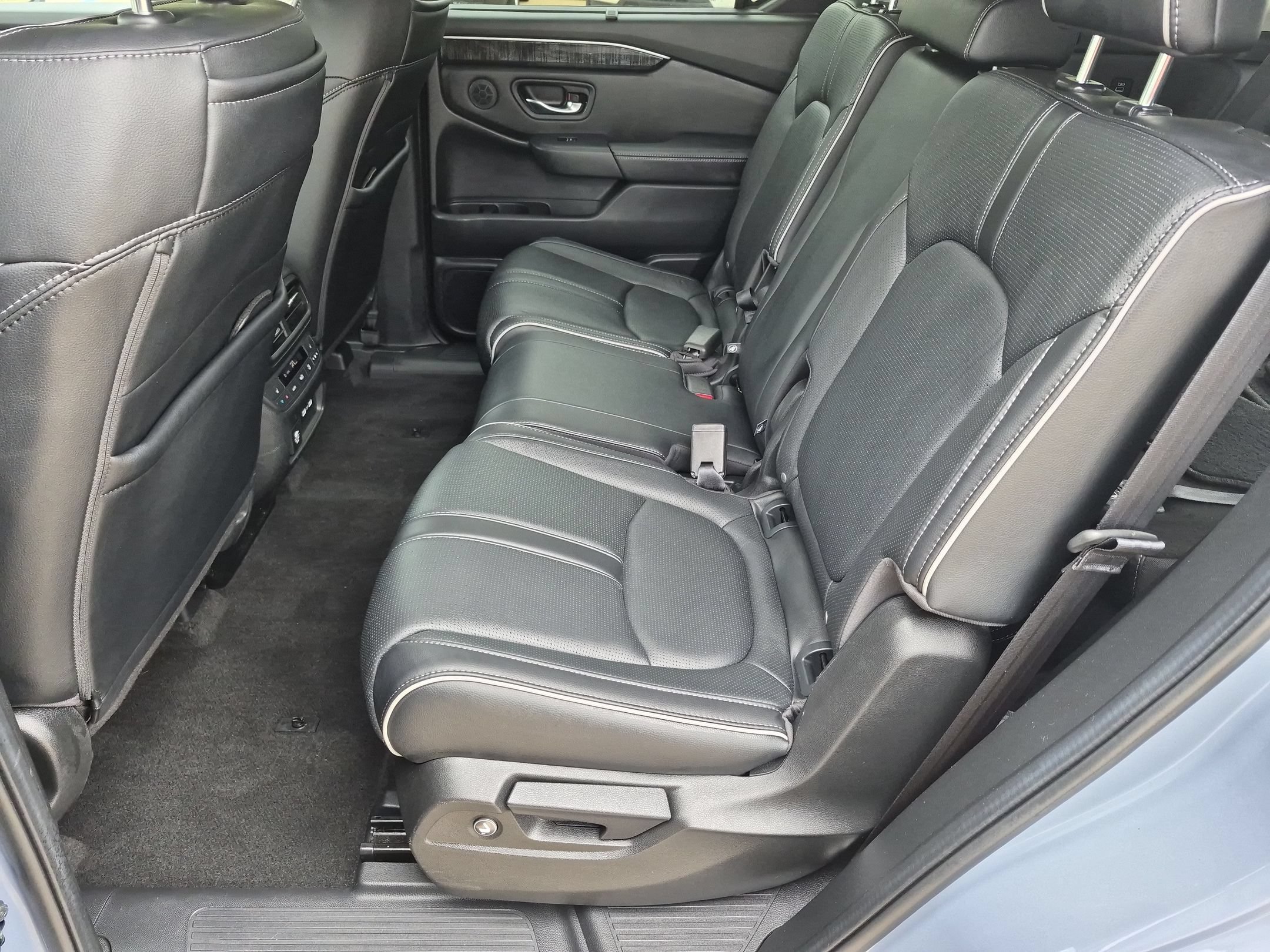 Used 2023 Honda Pilot Elite image 25