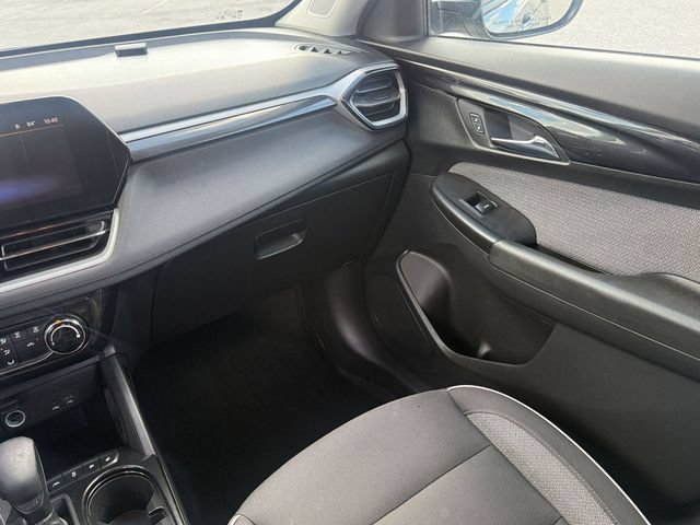 Used 2025 Chevrolet TrailBlazer LT w/ Driver Confidence Package FWD image 16
