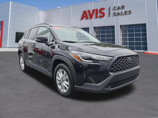 Used 2025 Toyota Corolla Cross LE FWD image 3