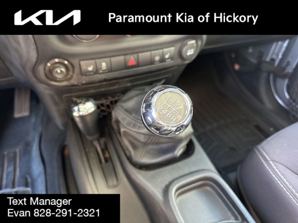 Used 2013 Jeep Wrangler Unlimited Sahara w/ Dual Top Group AWD/4WD image 19