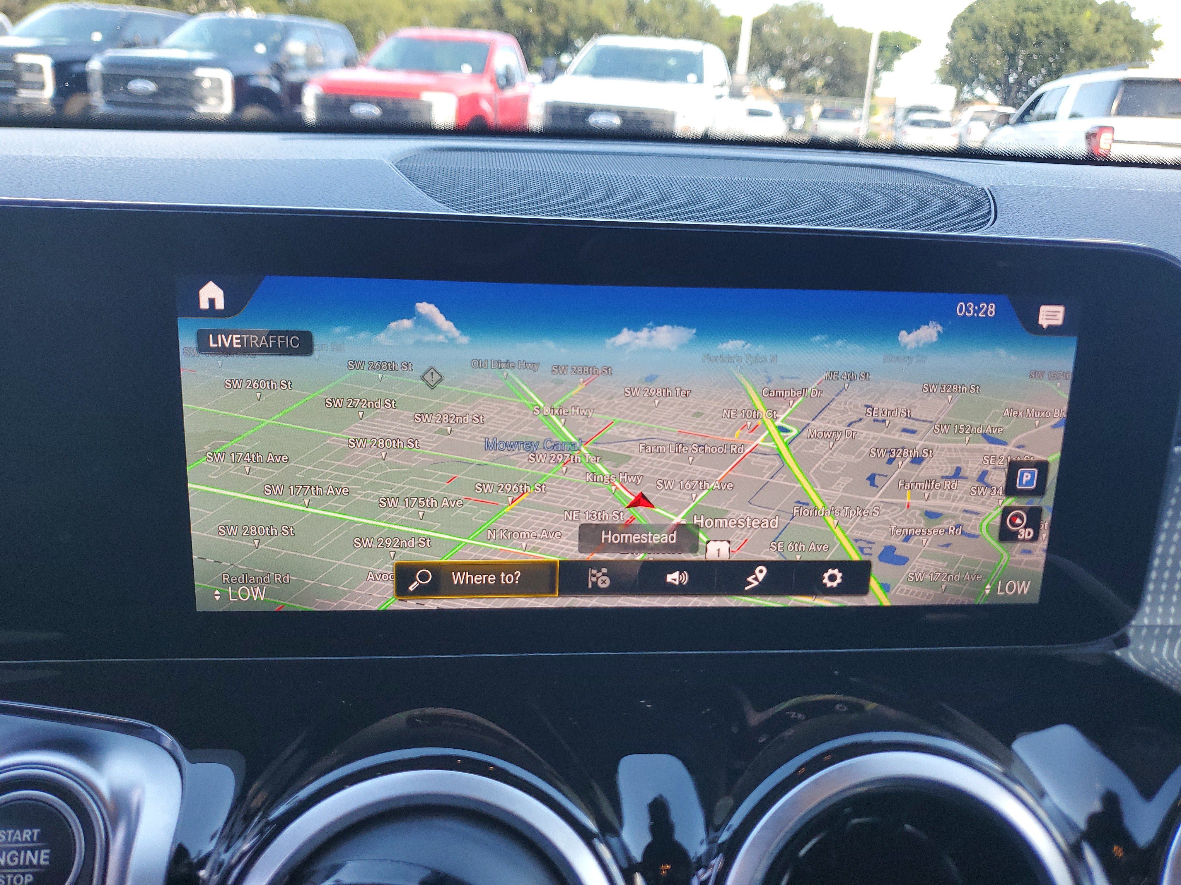 Used 2023 Mercedes-Benz GLB 250 4MATIC w/ Premium Package image 10