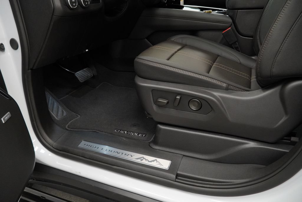 New 2026 Chevrolet Suburban High Country AWD/4WD image 25