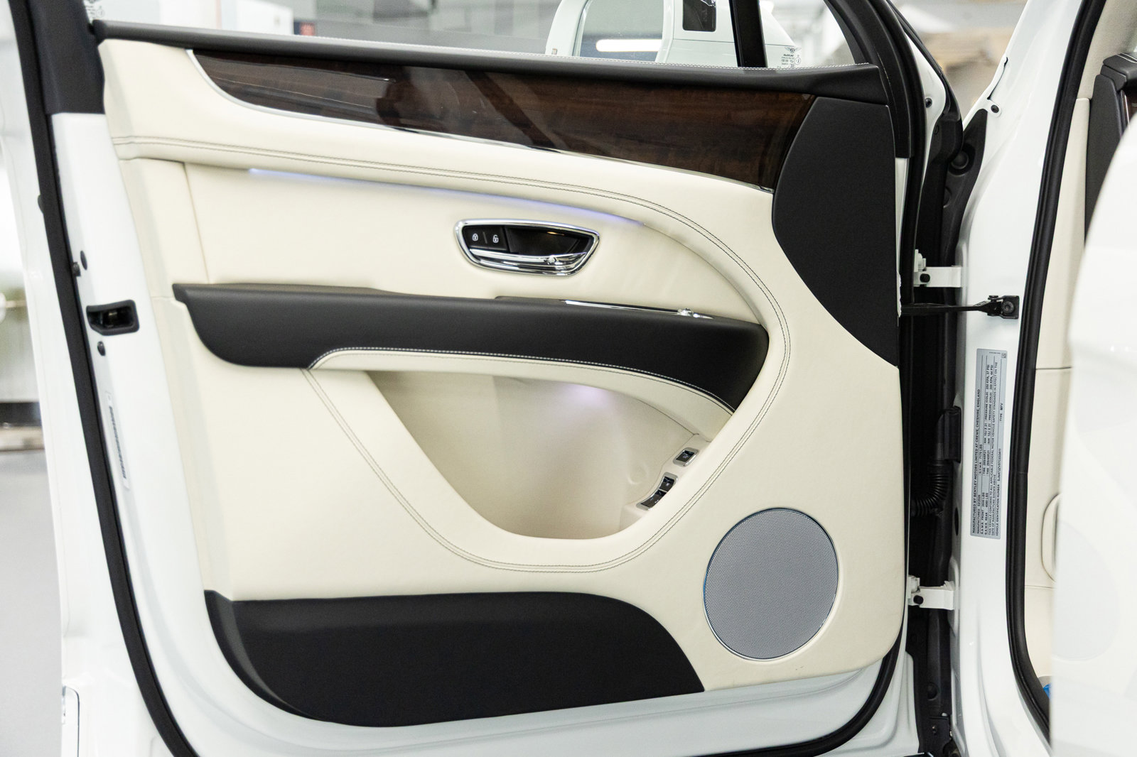 New 2026 Bentley Bentayga AWD/4WD image 23
