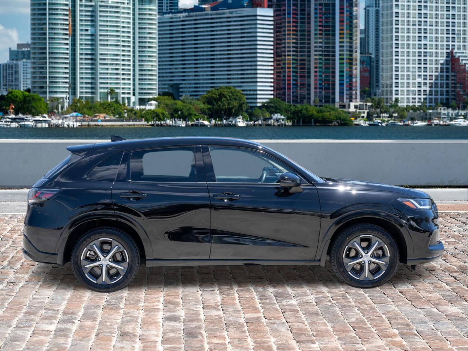Certified 2024 Honda HR-V EX-L image 4