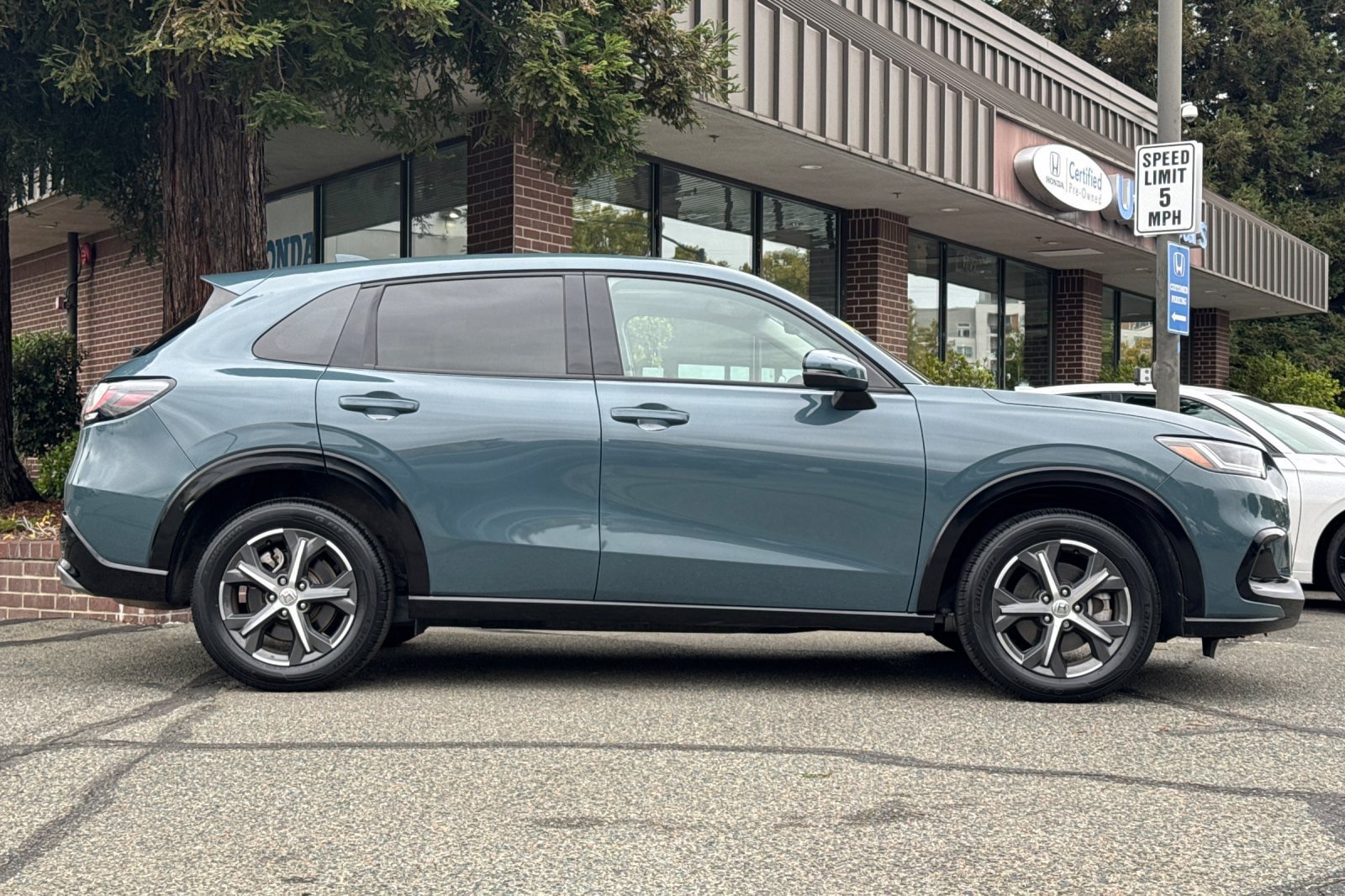 Used 2024 Honda HR-V EX-L image 3