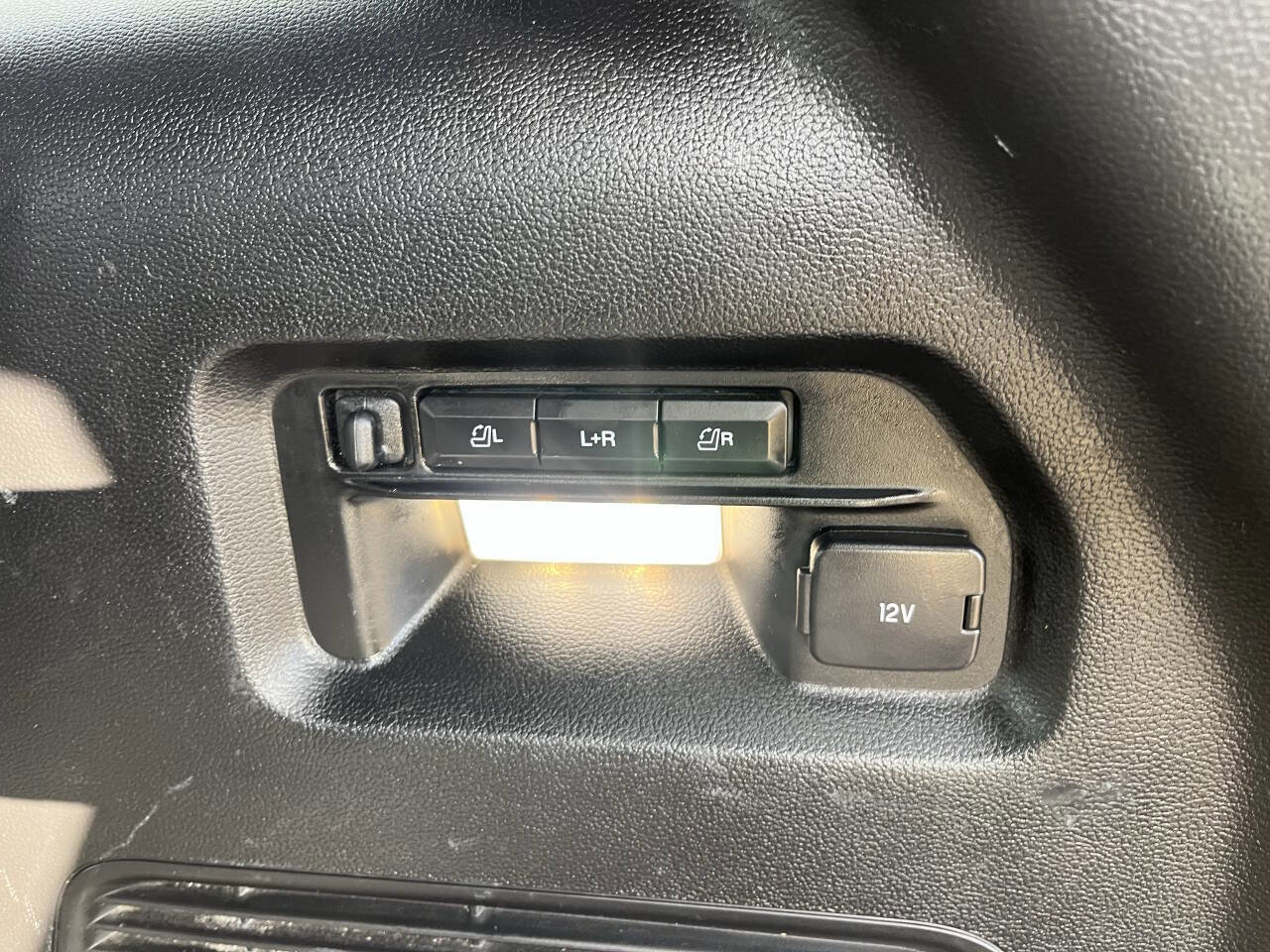 Used 2020 Ford Explorer Platinum image 37