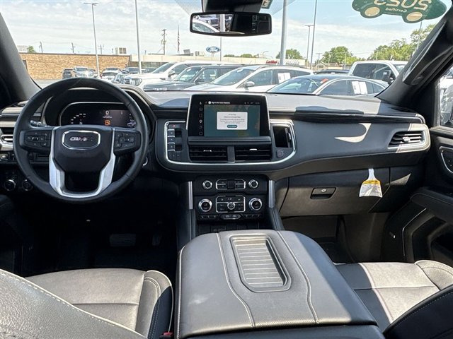 New 2023 GMC Yukon SLT w/ SLT Luxury Package AWD/4WD image 21