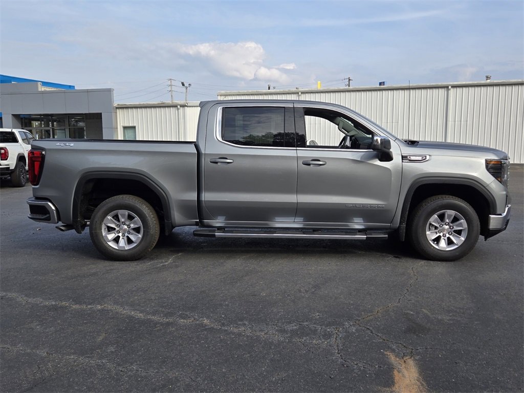 New 2026 GMC Sierra 1500 SLE image 3