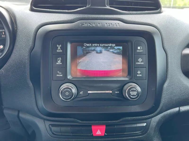 Used 2015 Jeep Renegade Latitude FWD image 20