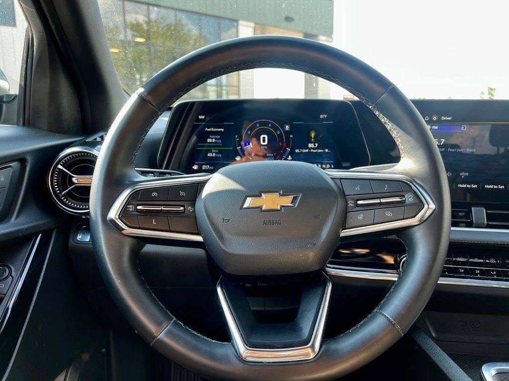 Used 2025 Chevrolet Equinox LT w/ Convenience Package II FWD image 13