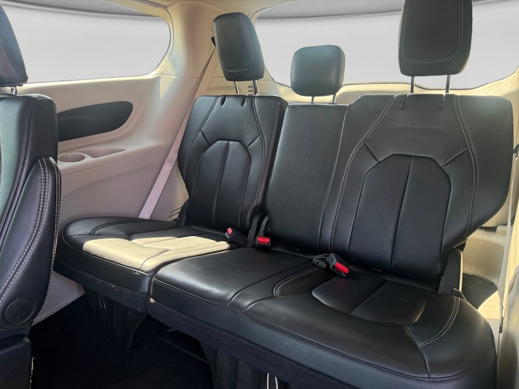 Used 2024 Chrysler Pacifica Touring-L FWD image 39