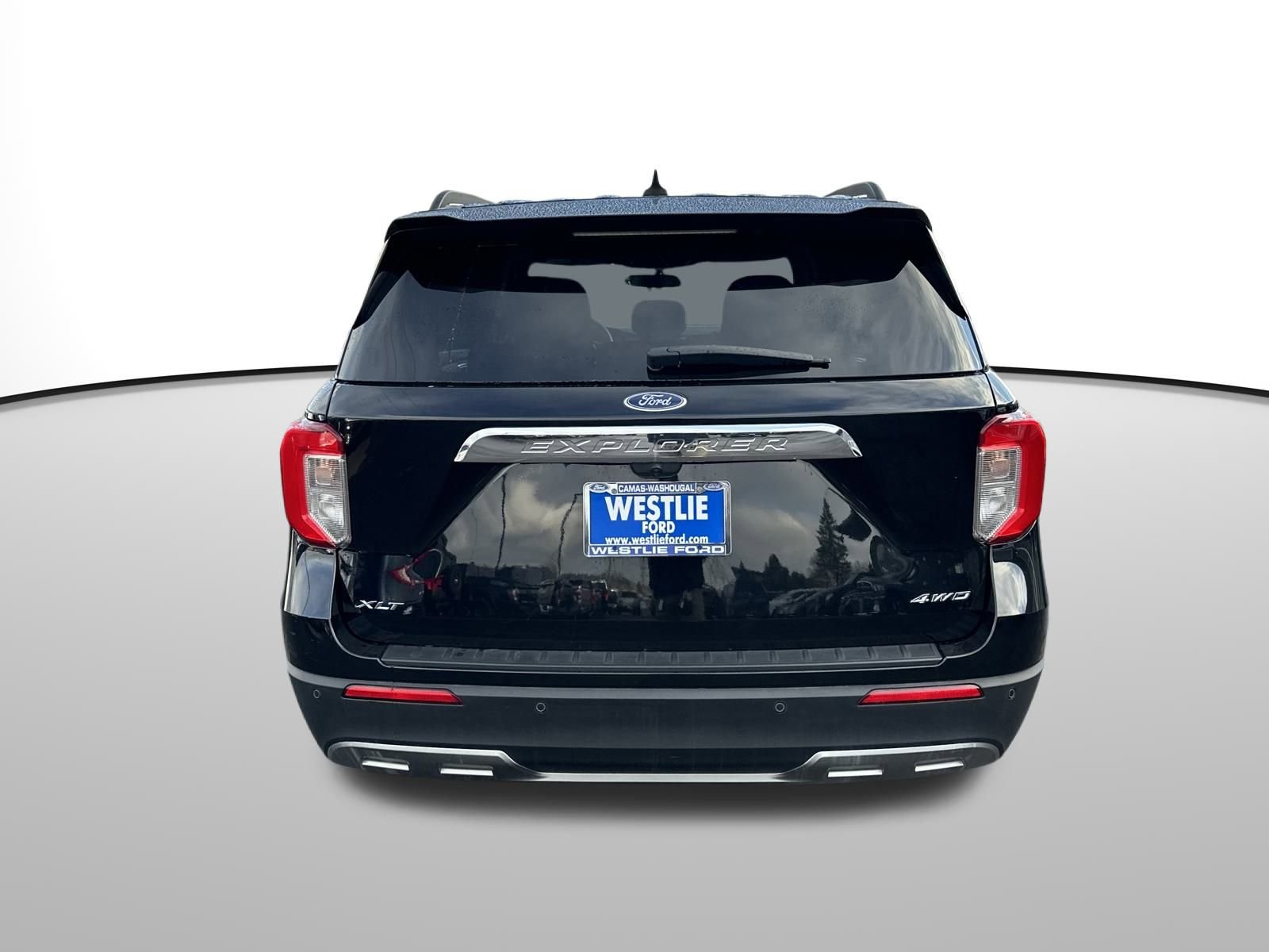 Used 2024 Ford Explorer XLT w/ Equipment Group 202A image 5