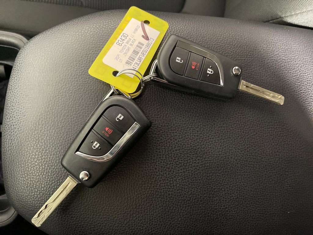Certified 2025 Toyota RAV4 LE AWD/4WD image 28
