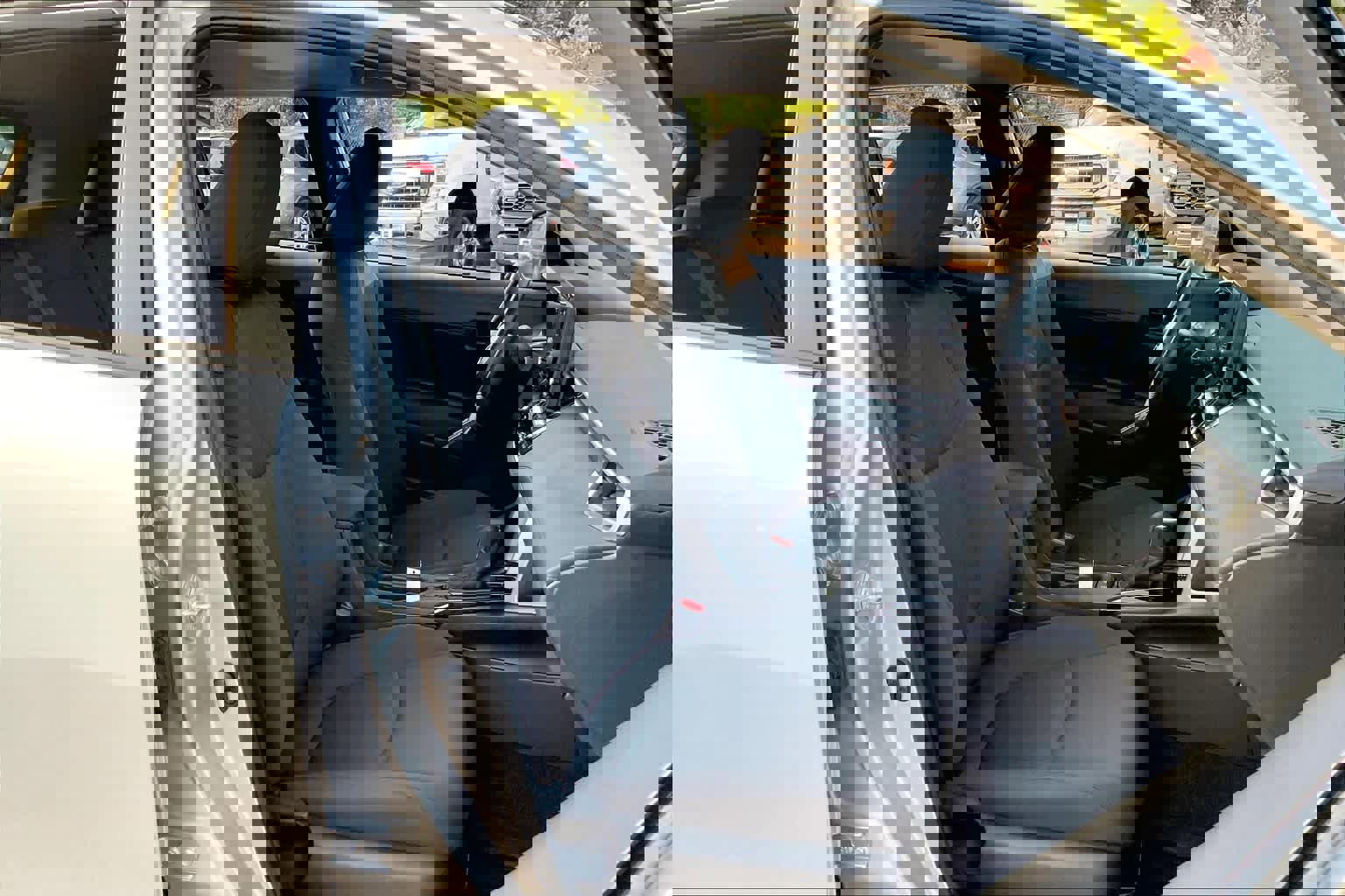 Used 2022 Toyota Corolla Cross LE image 8