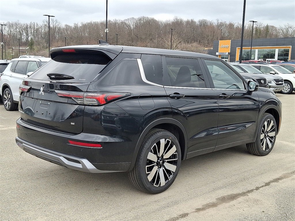 New 2026 Mitsubishi Outlander SE image 4