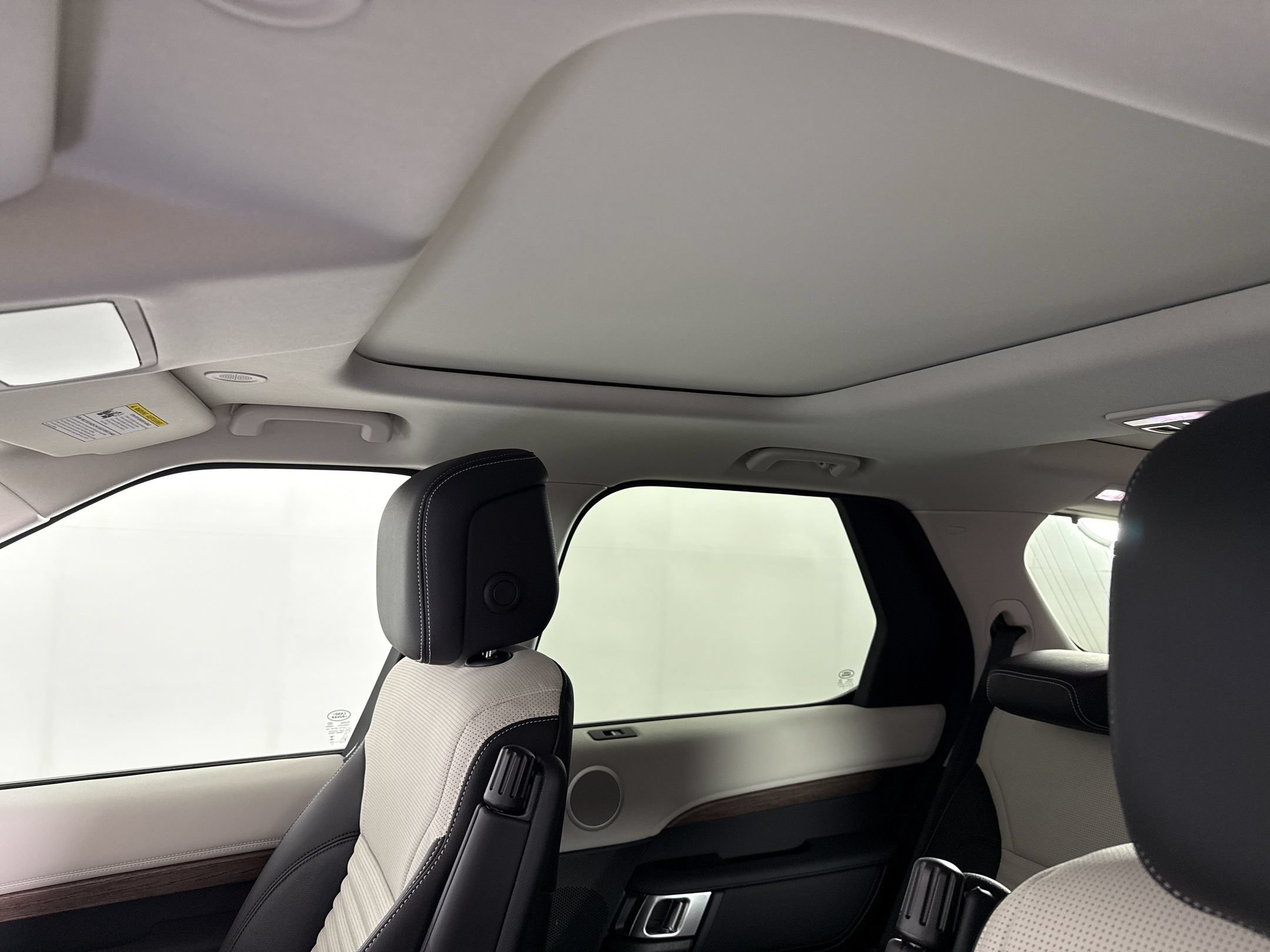 New 2026 Land Rover Discovery S AWD/4WD image 22
