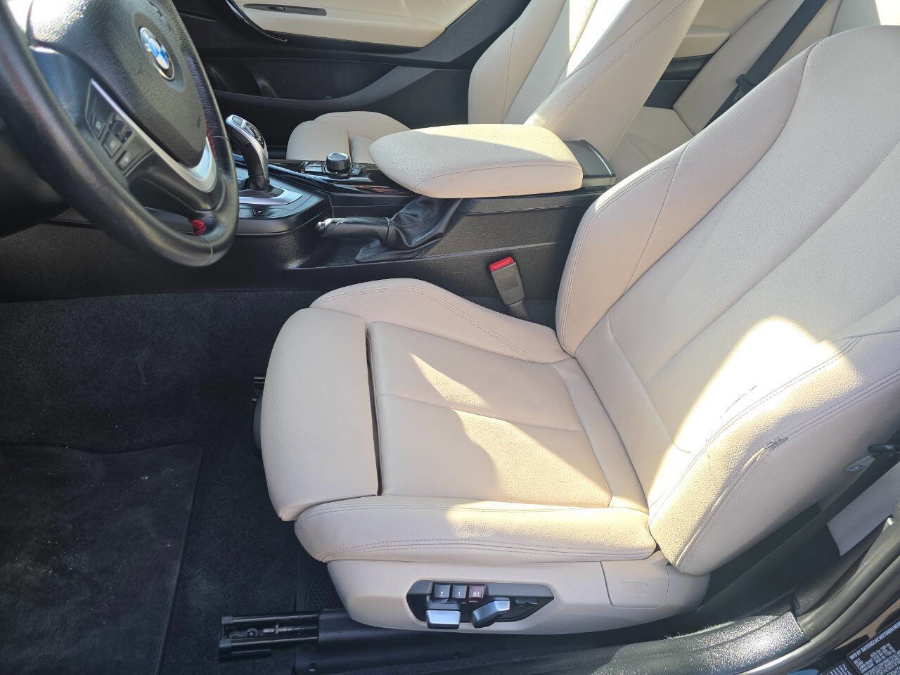 Used 2017 BMW 230i xDrive 230i xDrive AWD 2dr Coupe image 11