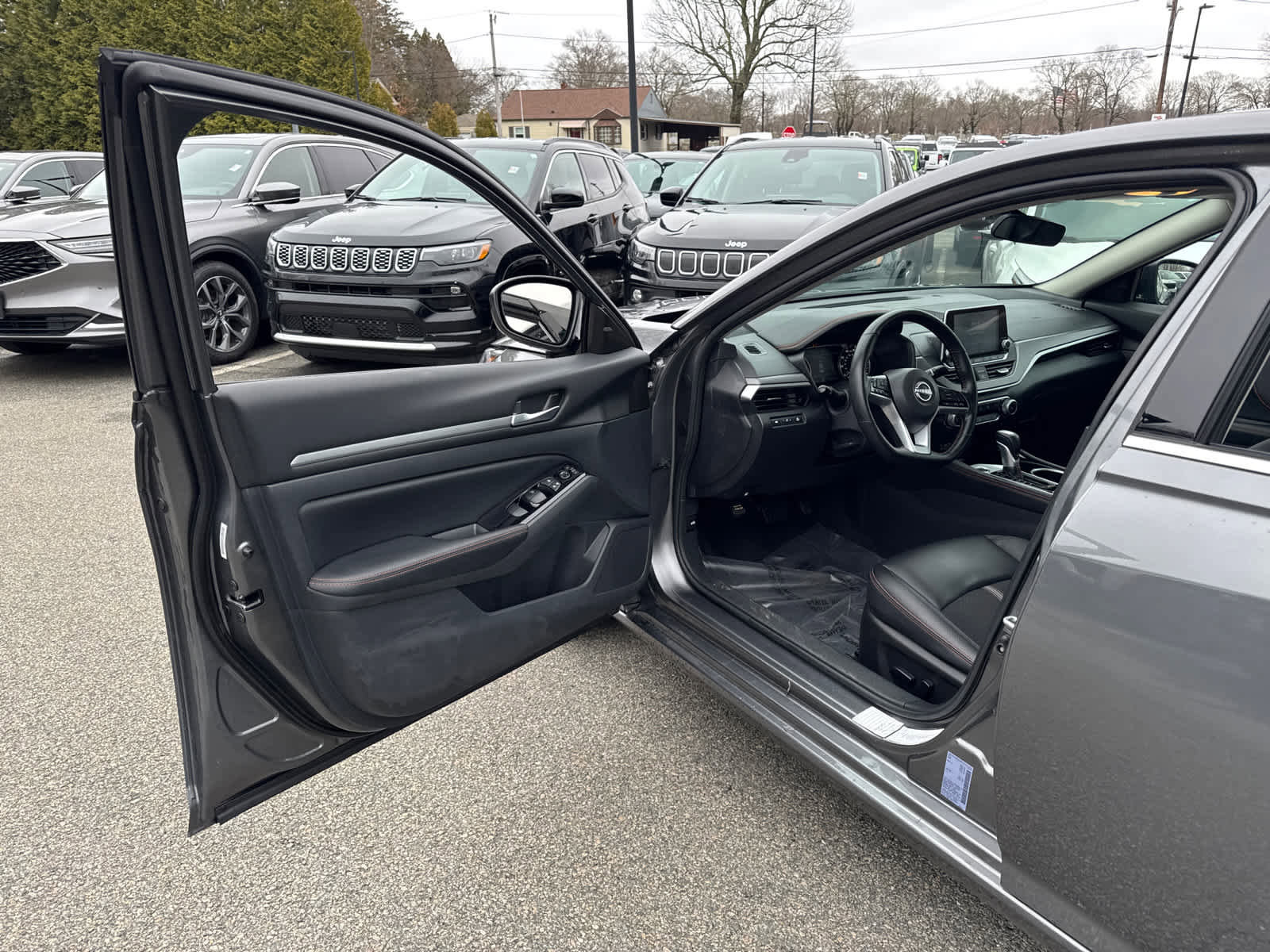 Used 2025 Nissan Altima 2.5 SR image 11