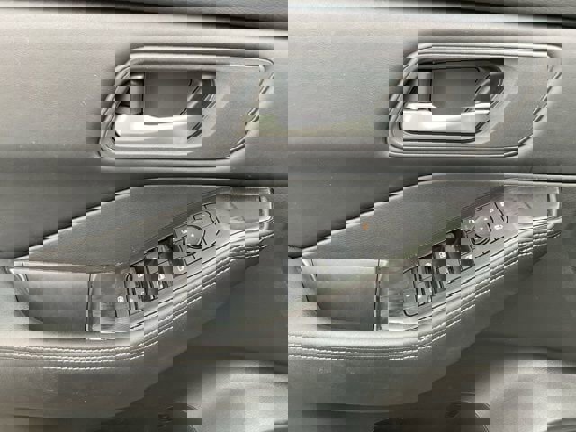 Used 2025 Nissan Rogue SV image 22