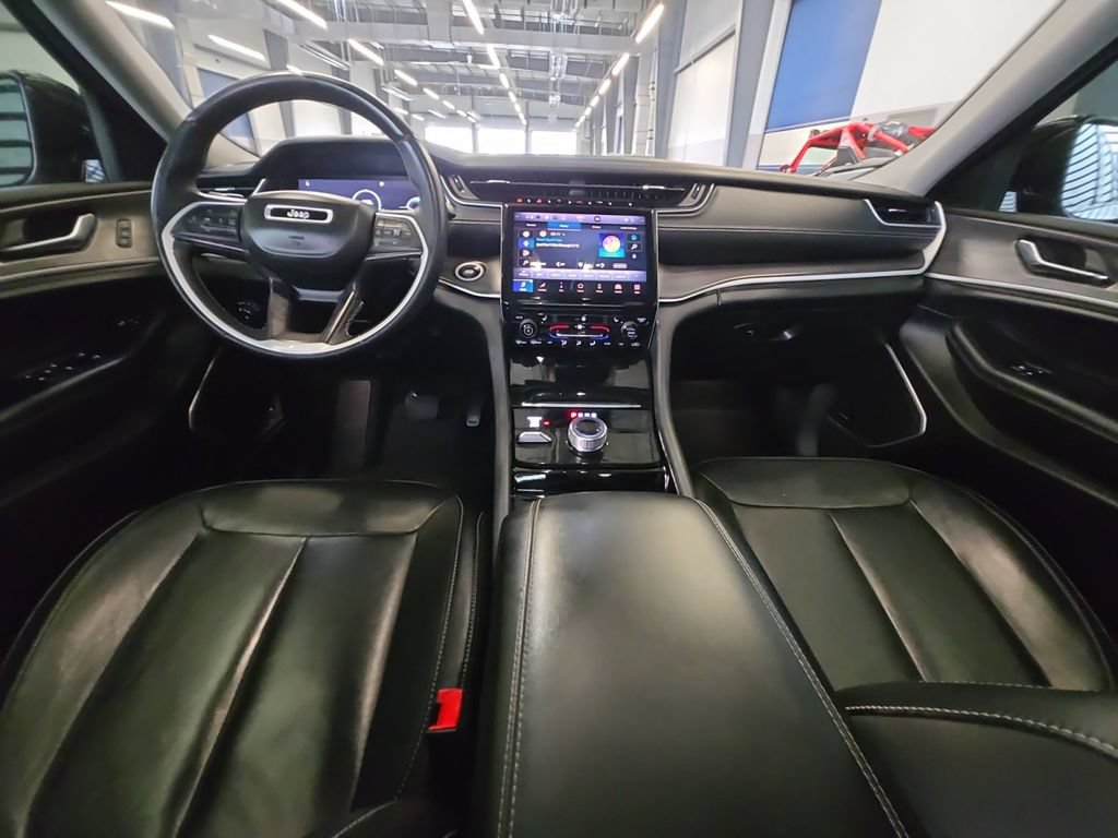 Used 2022 Jeep Grand Cherokee Limited AWD/4WD image 21