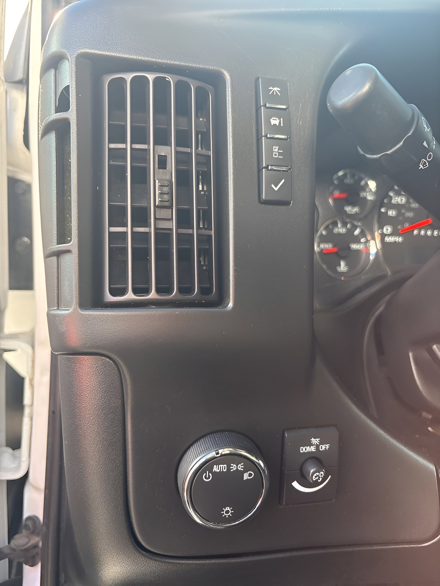 Used 2023 Chevrolet Express 2500 w/ Driver Convenience Package image 15