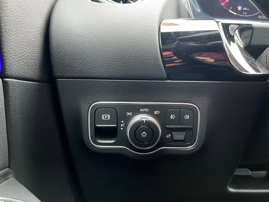 Used 2025 Mercedes-Benz GLA 250 4MATIC image 18