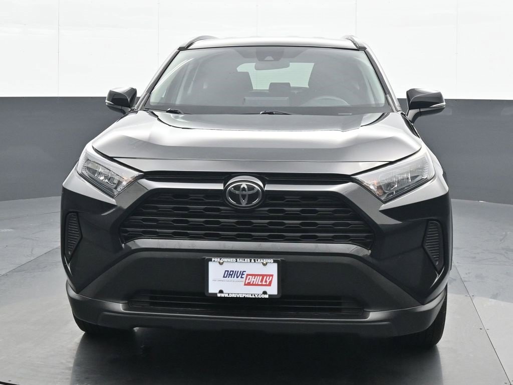 Used 2019 Toyota RAV4 LE image 1