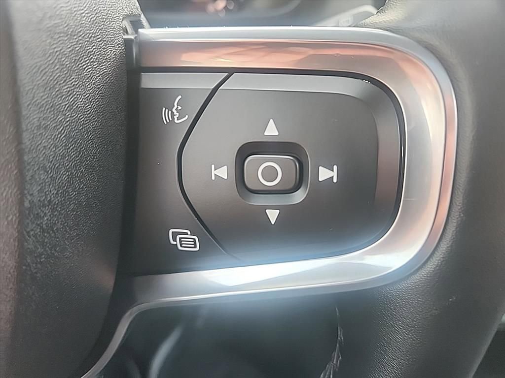 Certified 2025 Volvo XC40 B5 Core AWD/4WD image 14