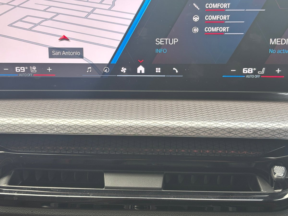 Used 2025 BMW M2 w/ Lighting Package image 4