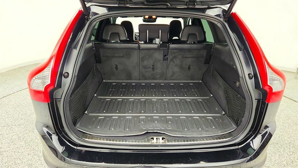 Used 2017 Volvo XC60 T6 R-Design w/ Climate Package AWD/4WD image 23