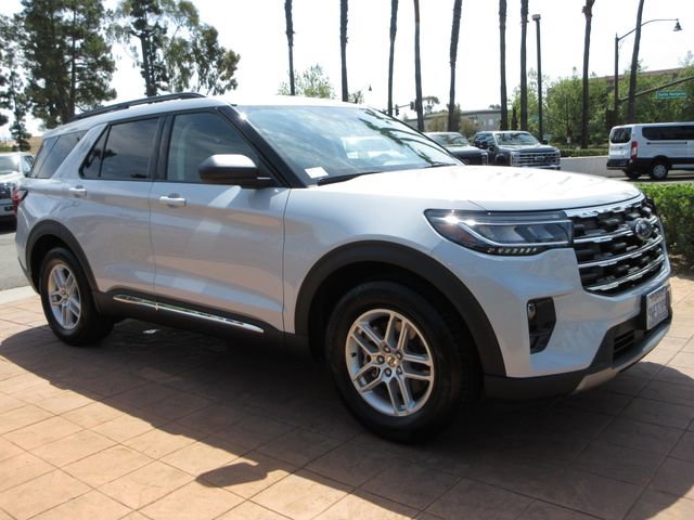 Certified 2025 Ford Explorer Active w/ Active Comfort Package RWD image 6