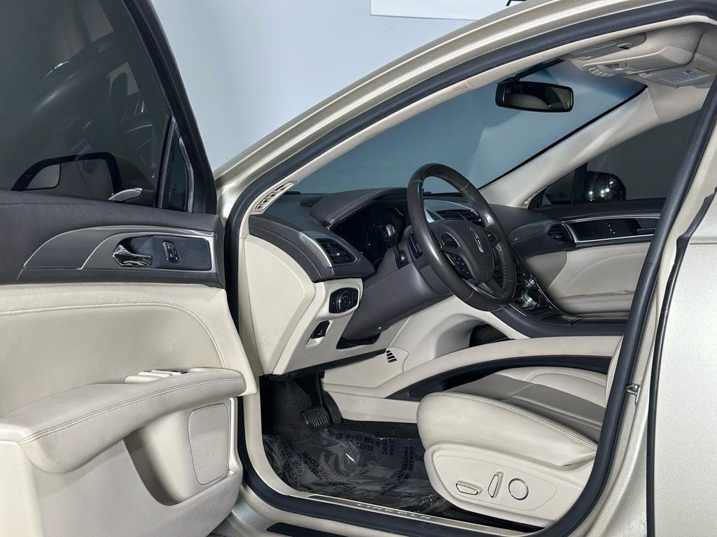 Used 2017 Lincoln MKZ Premiere image 11