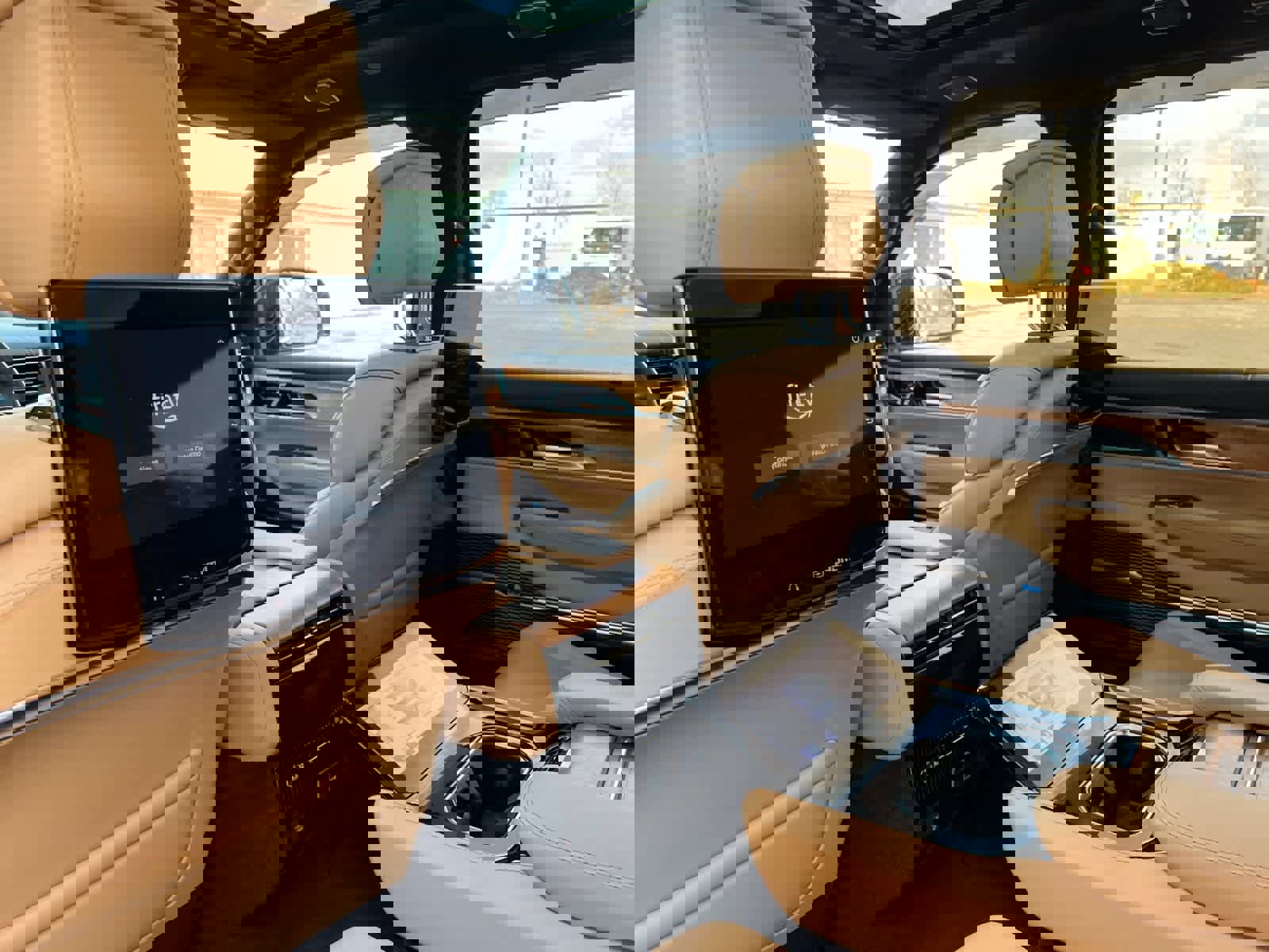 Used 2022 Jeep Grand Wagoneer Series III w/ Rear-Seat Entertainment Group image 16