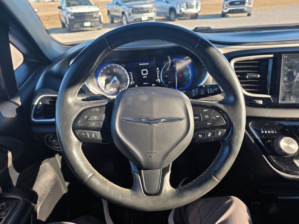 Used 2020 Chrysler Pacifica Touring-L w/ Advanced Safetytec Group image 16