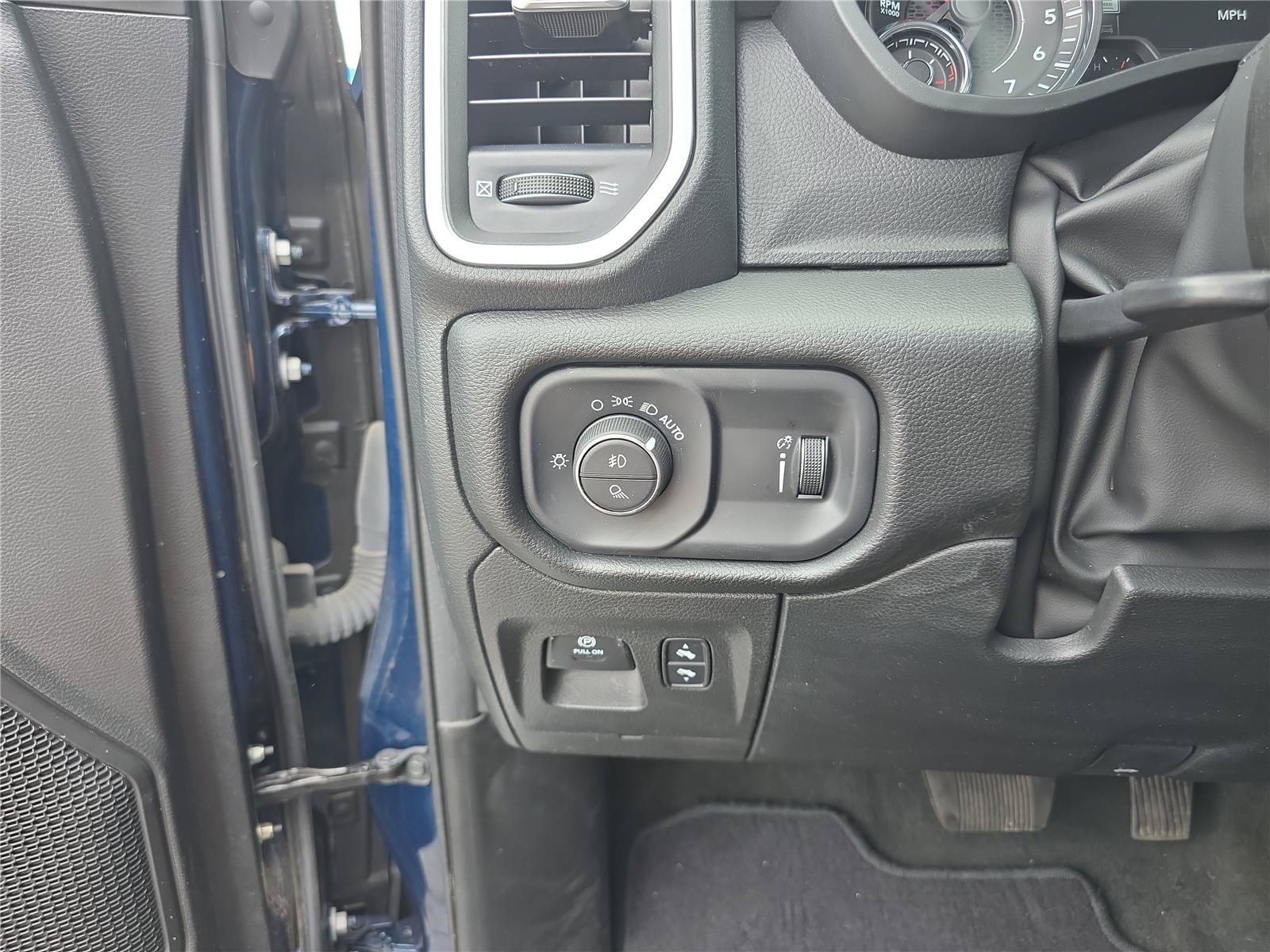 Used 2022 RAM 1500 Big Horn AWD/4WD image 34