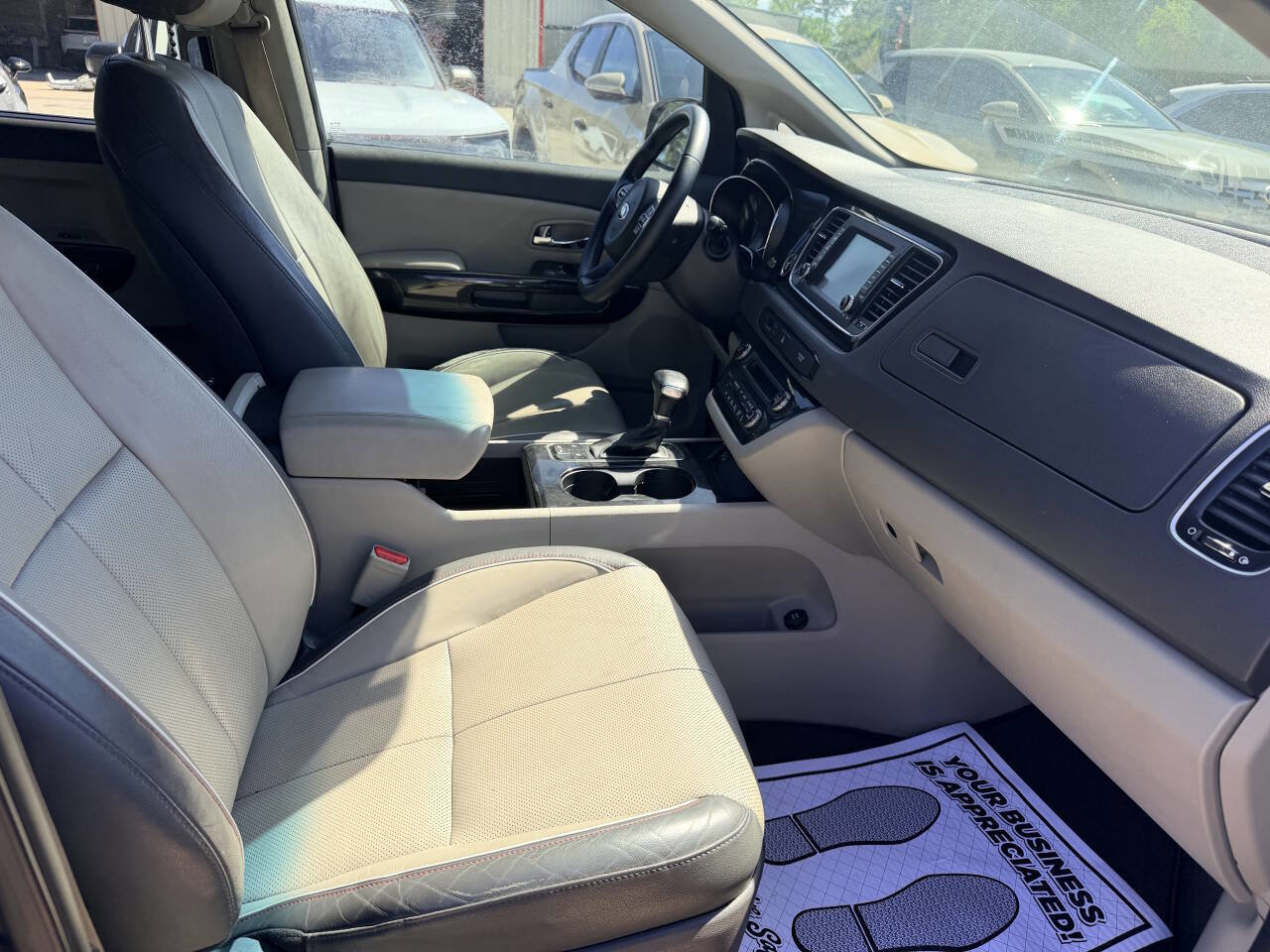 Used 2018 Kia Sedona EX image 28