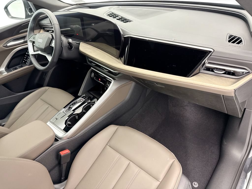 Used 2026 Audi Q5 Premium Plus w/ Premium Plus AWD/4WD image 17