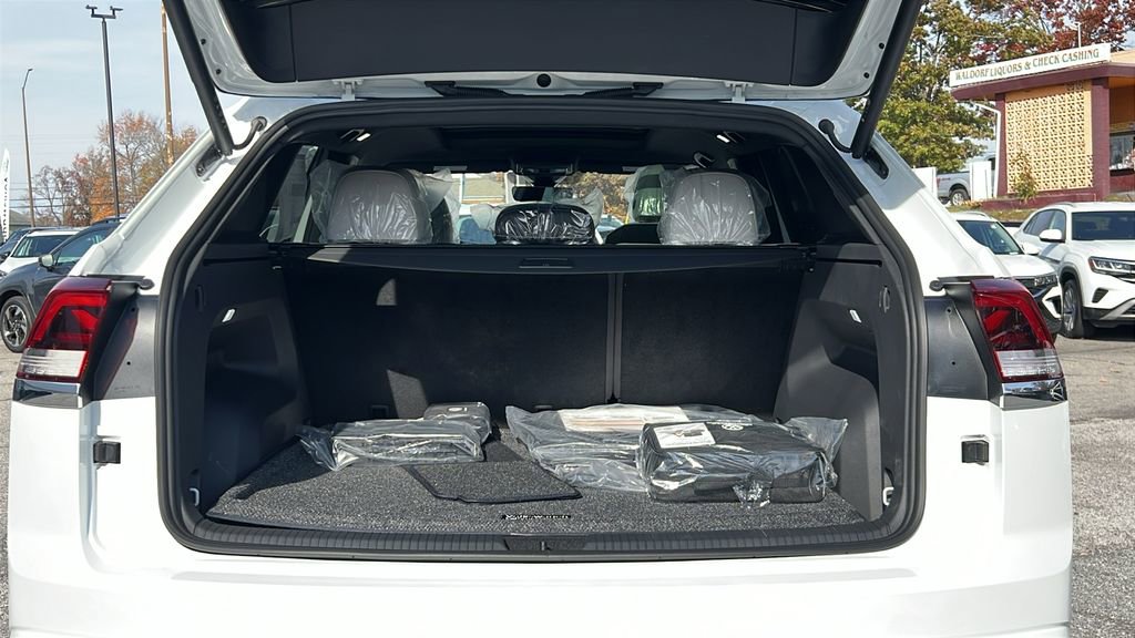 New 2026 Volkswagen Atlas Cross Sport SEL Premium R-Line image 15