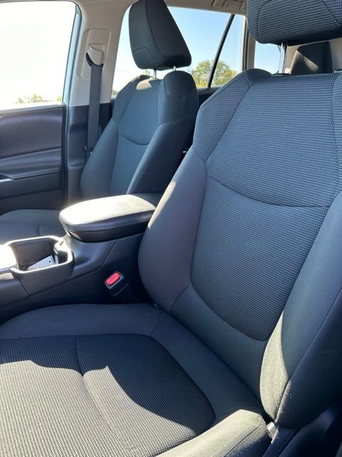 Used 2024 Toyota RAV4 LE image 22