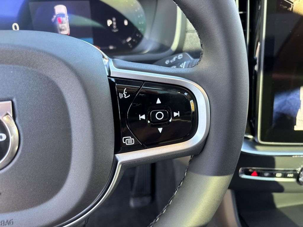 New 2026 Volvo XC90 B6 Plus w/ Protection Package Premier image 19