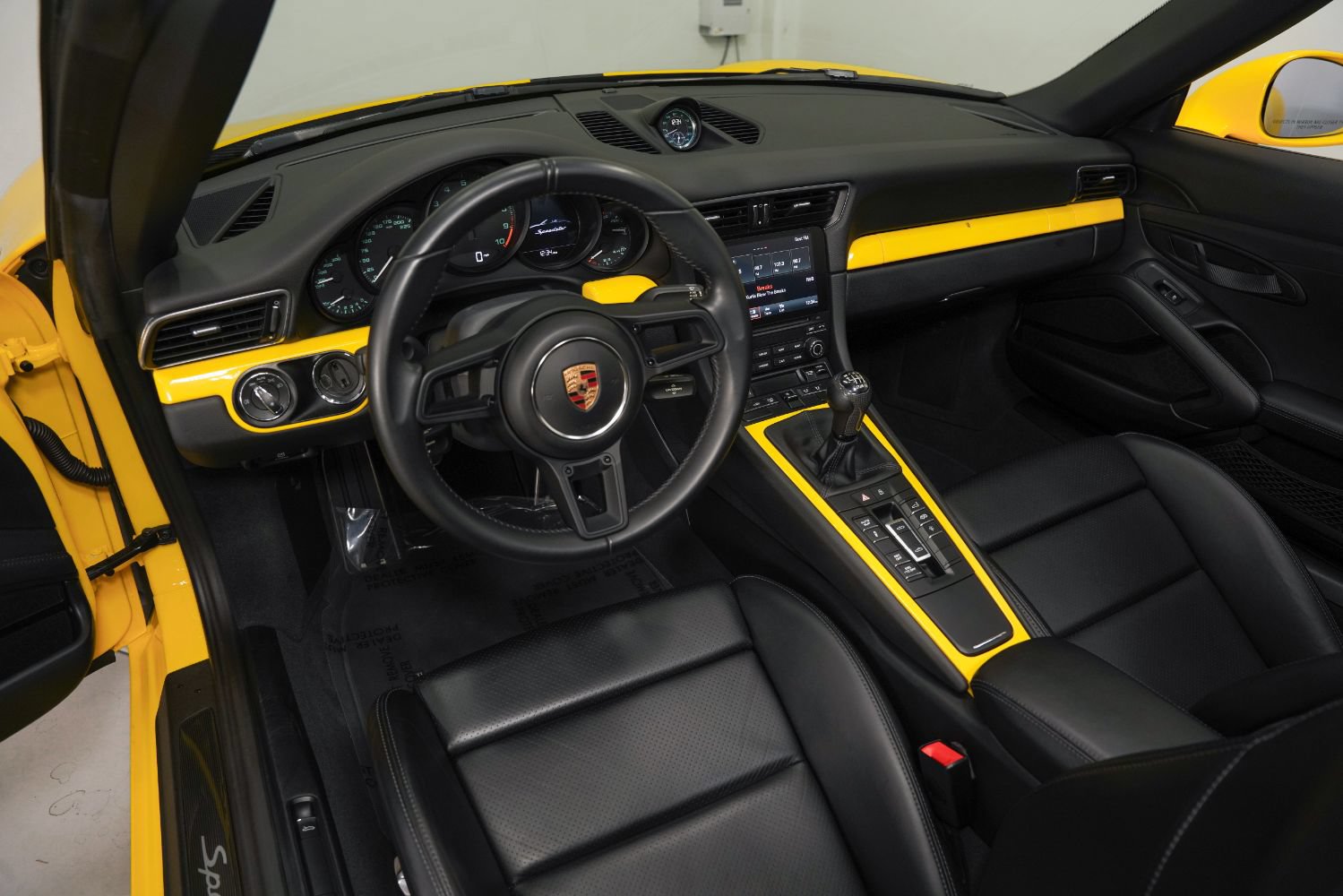 Used 2019 Porsche 911 Speedster RWD image 13