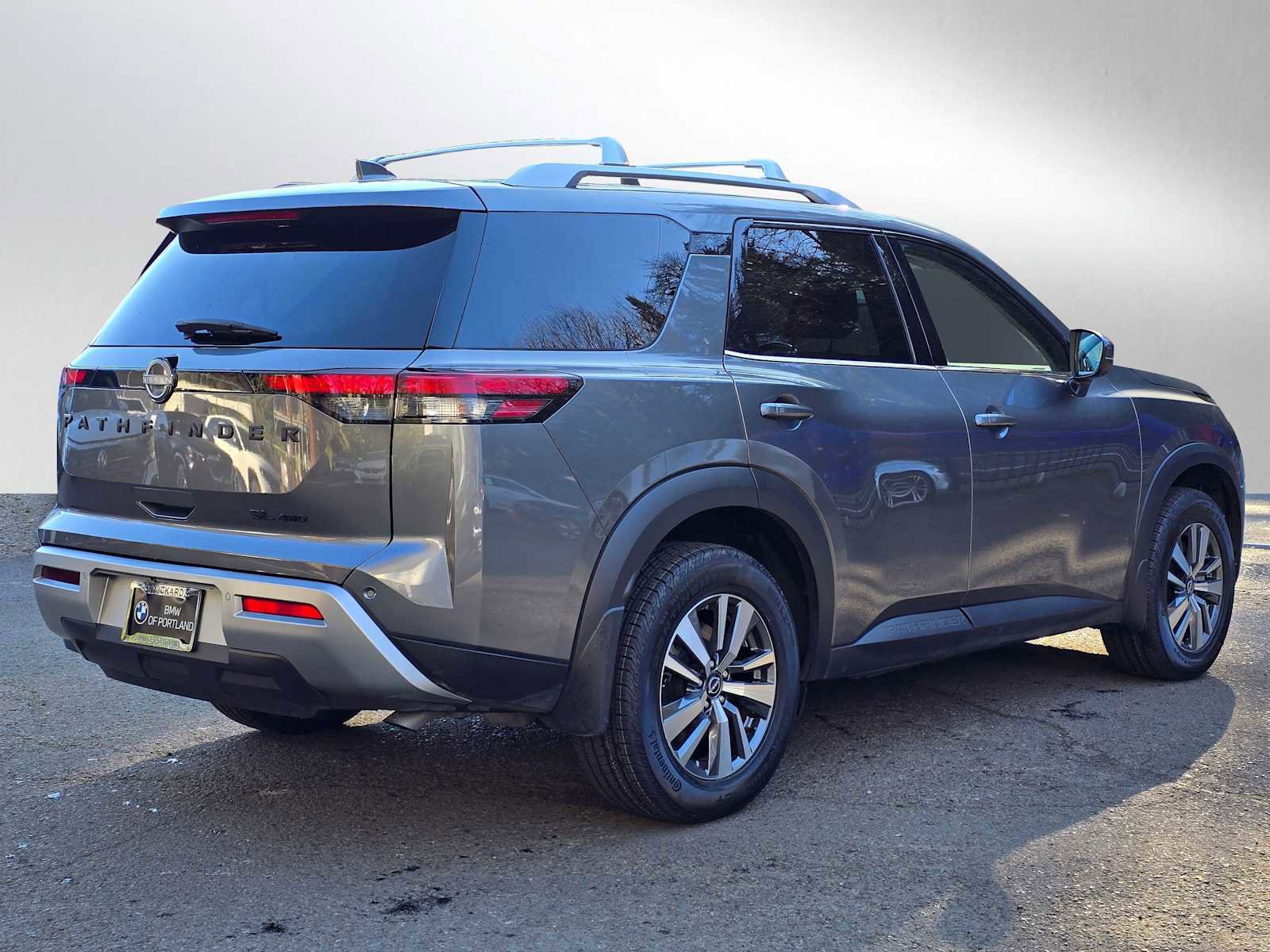 Used 2024 Nissan Pathfinder SL w/ Black Appearance Package image 3