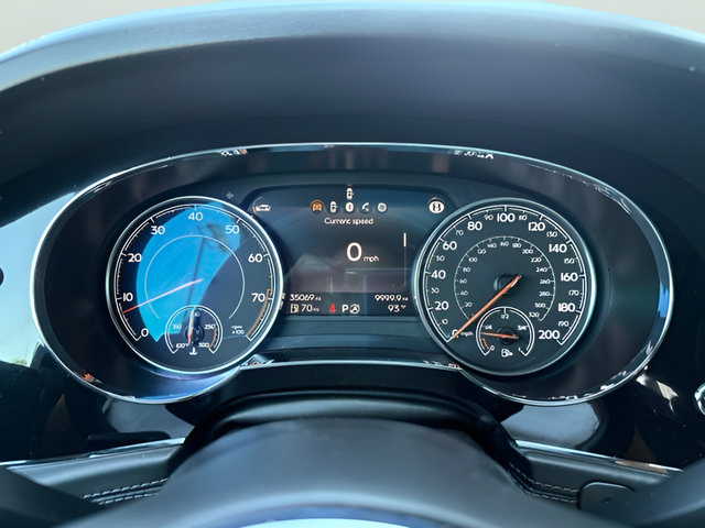 Used 2019 Bentley Bentayga AWD/4WD image 17